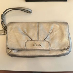 SILVER COACH CLUTCH